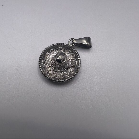 Fini Sombrero Stainless Steel Pendant - Picture 1 of 4